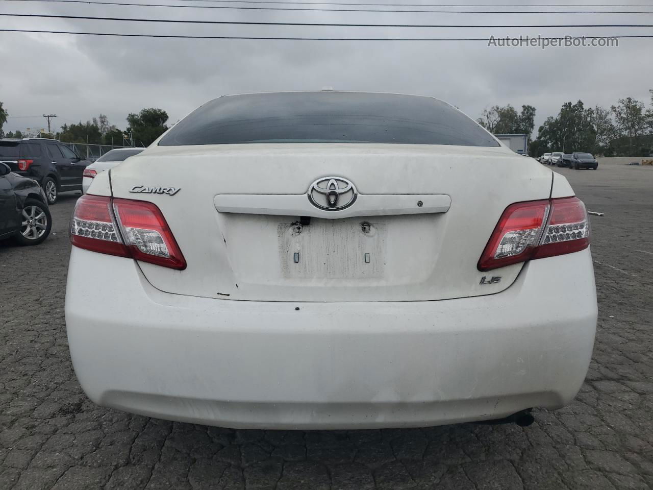 2011 Toyota Camry Base White vin: 4T1BF3EK7BU680733