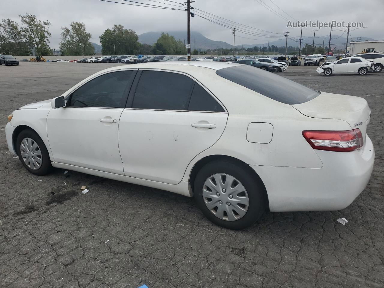 2011 Toyota Camry Base White vin: 4T1BF3EK7BU680733