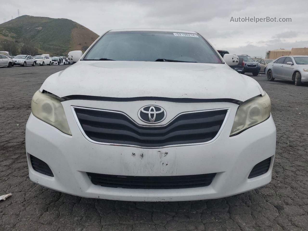 2011 Toyota Camry Base White vin: 4T1BF3EK7BU680733