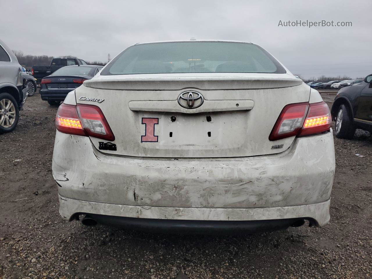 2011 Toyota Camry Base White vin: 4T1BF3EK8BU589468