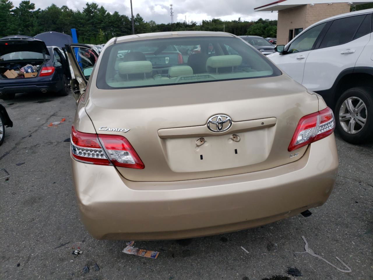 2011 Toyota Camry Base Gold vin: 4T1BF3EKXBU602432