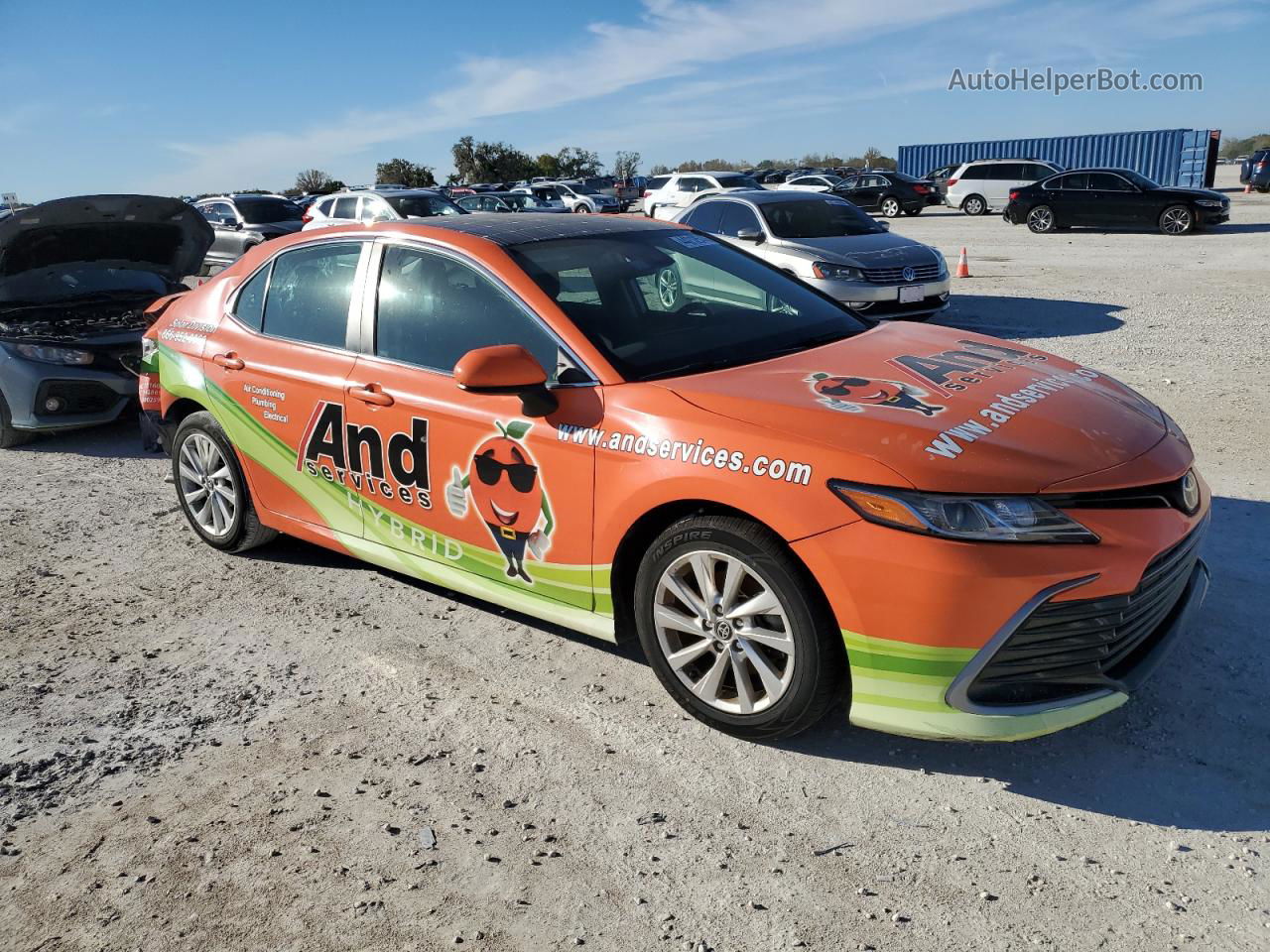 2021 Toyota Camry Le Orange vin: 4T1C11AK0MU420304