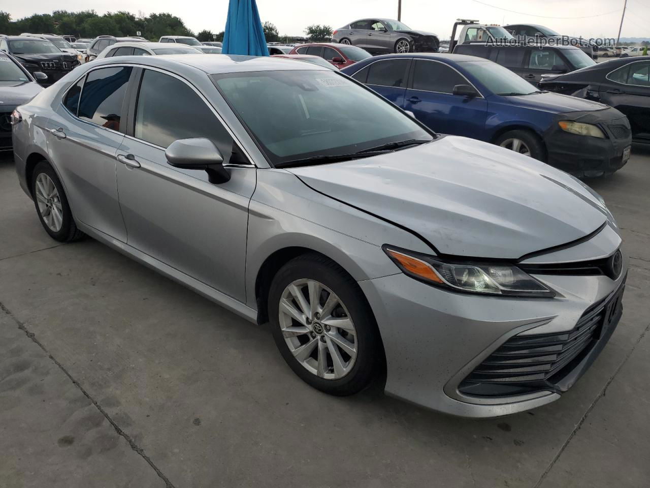 2021 Toyota Camry Le Silver vin: 4T1C11AK0MU579212