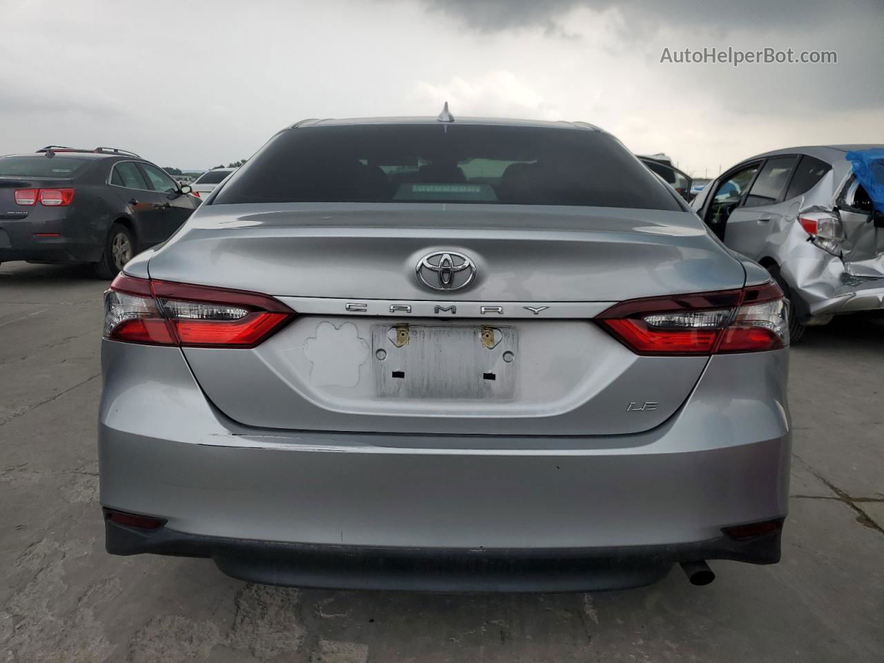 2021 Toyota Camry Le Silver vin: 4T1C11AK0MU579212