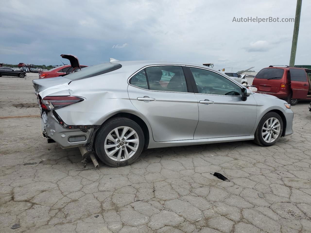 2021 Toyota Camry Le Silver vin: 4T1C11AK0MU598133