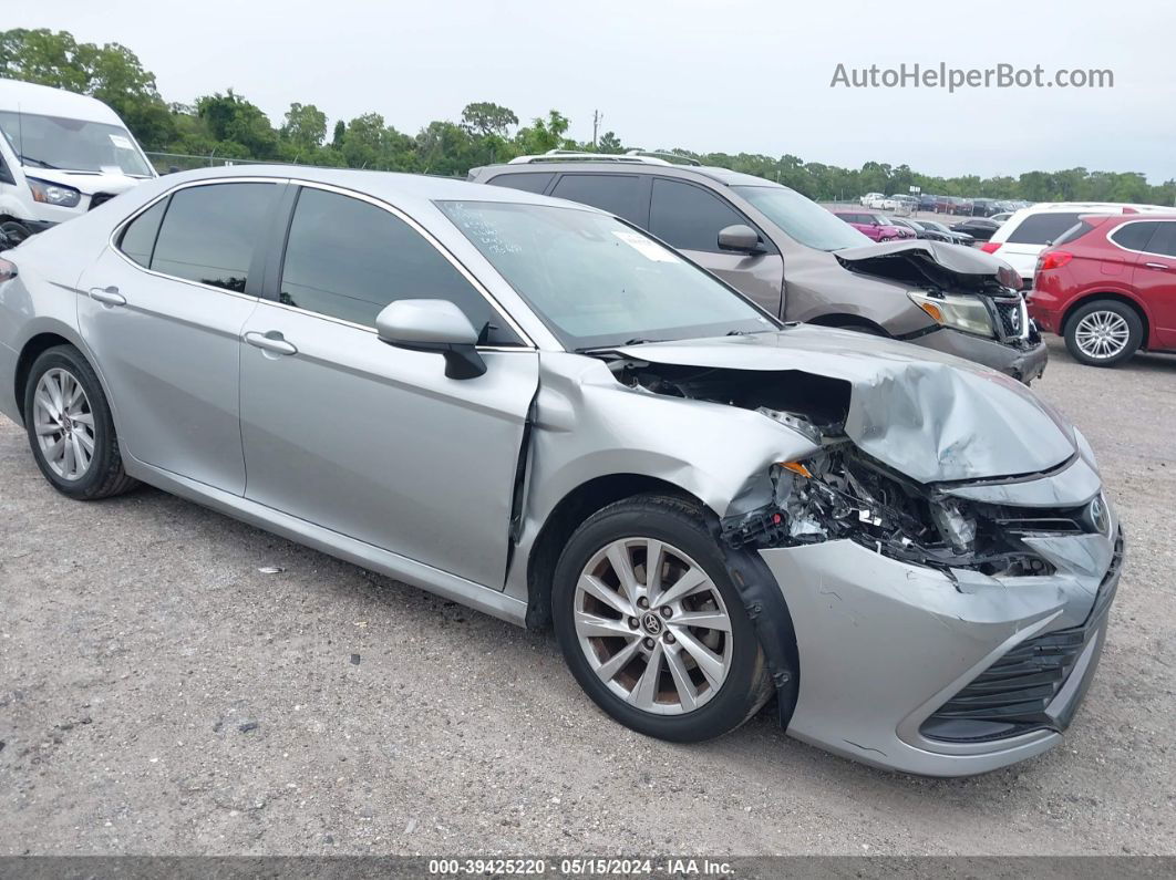 2021 Toyota Camry Le Silver vin: 4T1C11AK1MU482925