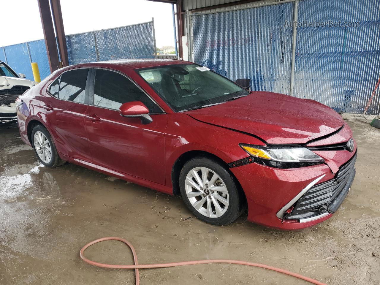 2021 Toyota Camry Le Красный vin: 4T1C11AK3MU465401