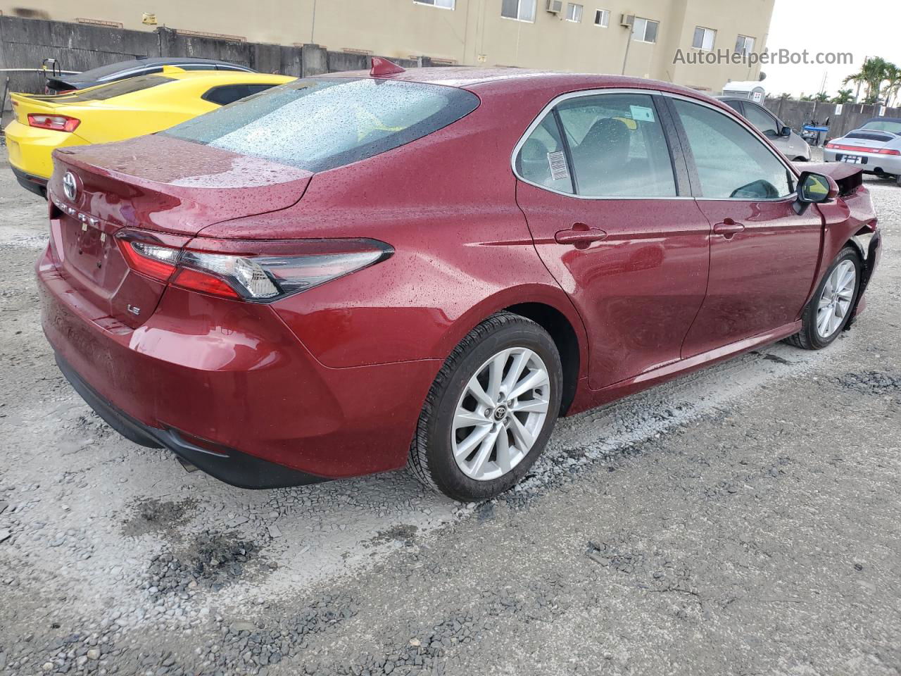 2021 Toyota Camry Le Red vin: 4T1C11AK3MU475930