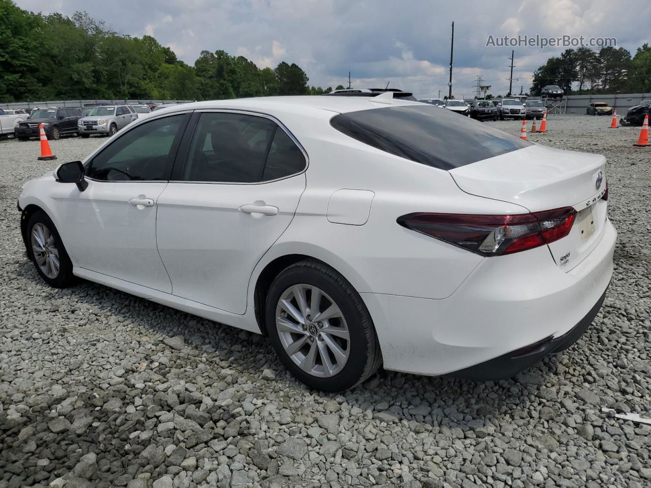 2021 Toyota Camry Le White vin: 4T1C11AK3MU536743