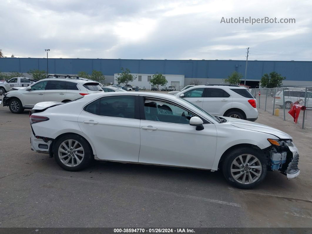 2021 Toyota Camry Le White vin: 4T1C11AK3MU567586