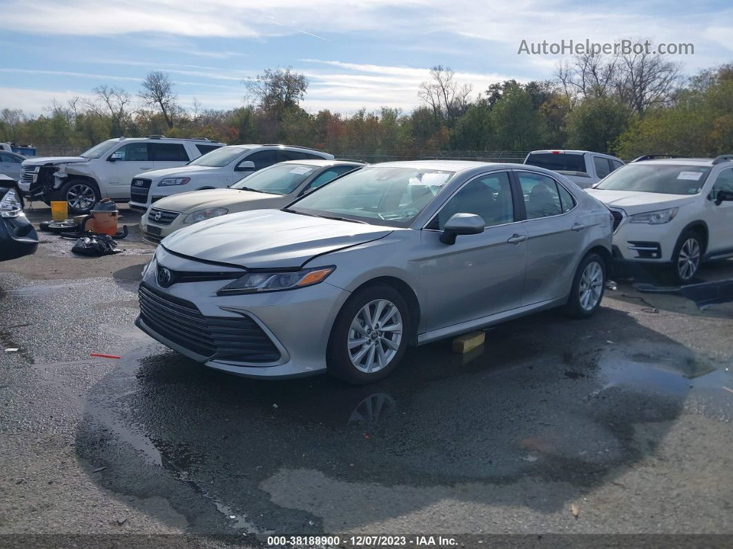 2021 Toyota Camry Le Silver vin: 4T1C11AK4MU404364