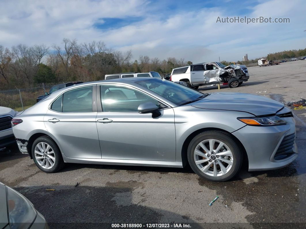 2021 Toyota Camry Le Silver vin: 4T1C11AK4MU404364