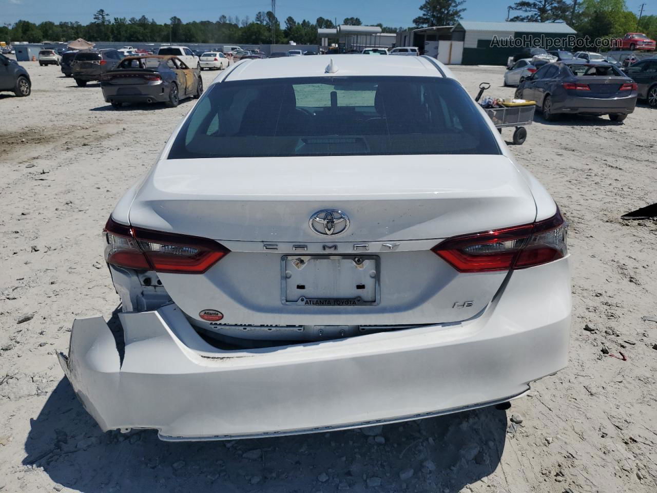 2021 Toyota Camry Le White vin: 4T1C11AK4MU462684