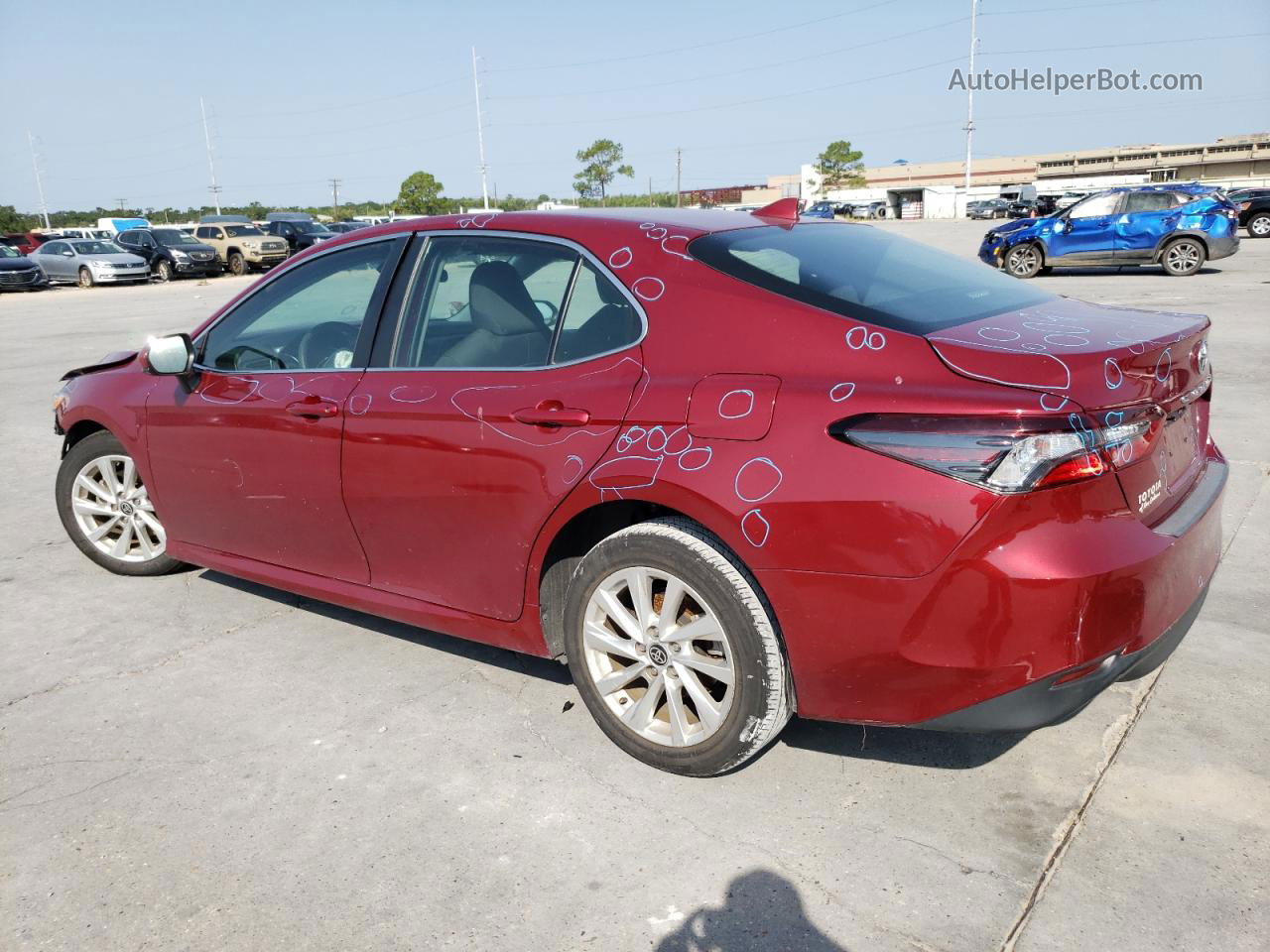 2021 Toyota Camry Le Красный vin: 4T1C11AK5MU441651