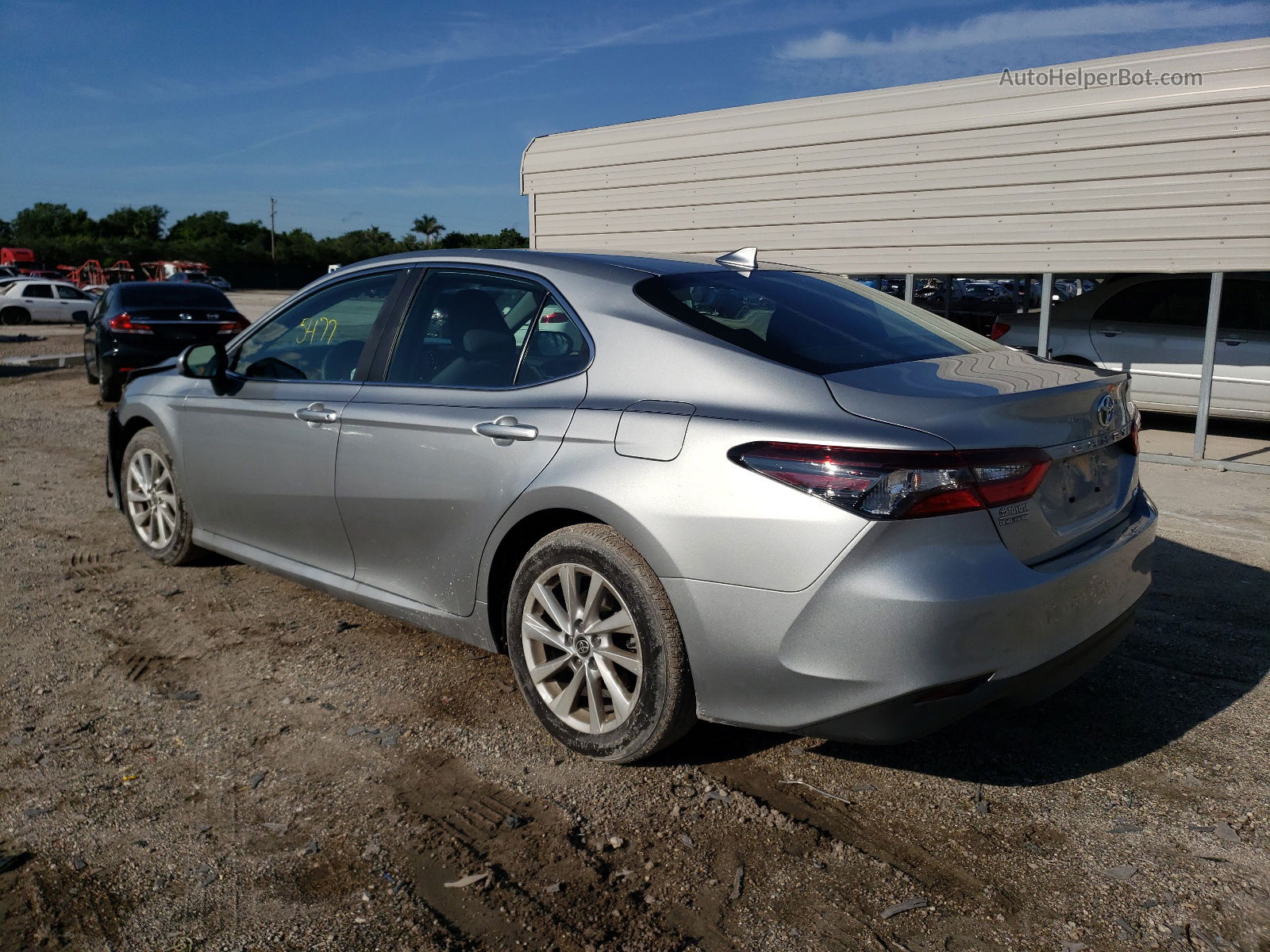 2021 Toyota Camry Le Silver vin: 4T1C11AK5MU451354