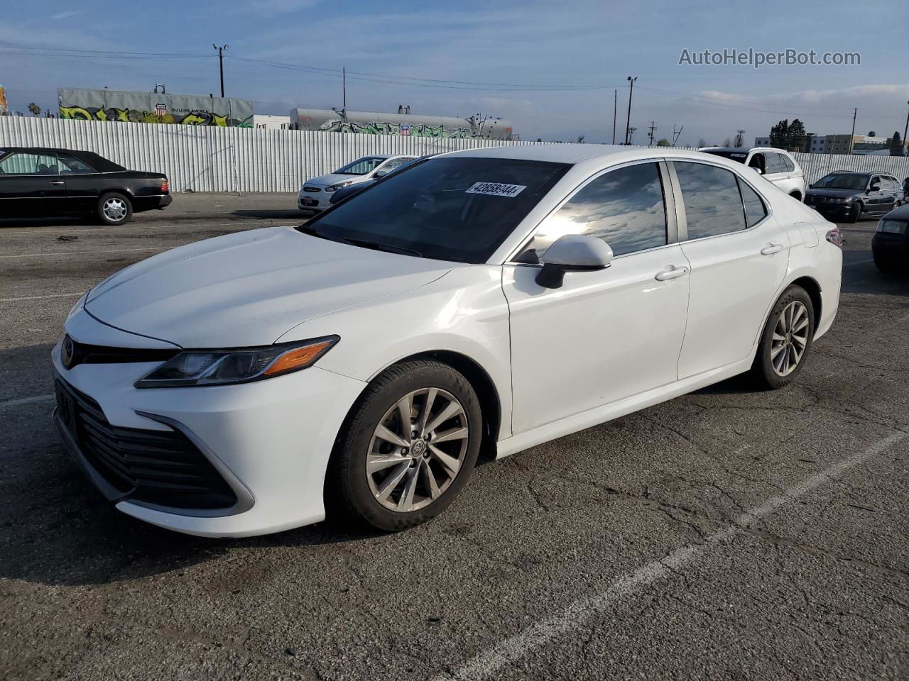 2021 Toyota Camry Le Белый vin: 4T1C11AK6MU438676