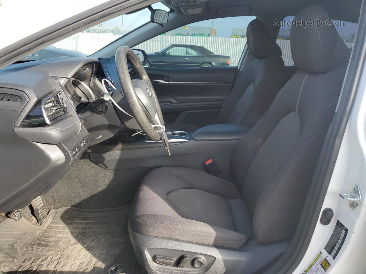 2021 Toyota Camry Le Белый vin: 4T1C11AK6MU438676