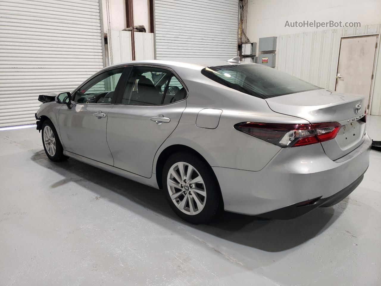 2021 Toyota Camry Le Silver vin: 4T1C11AK6MU469314