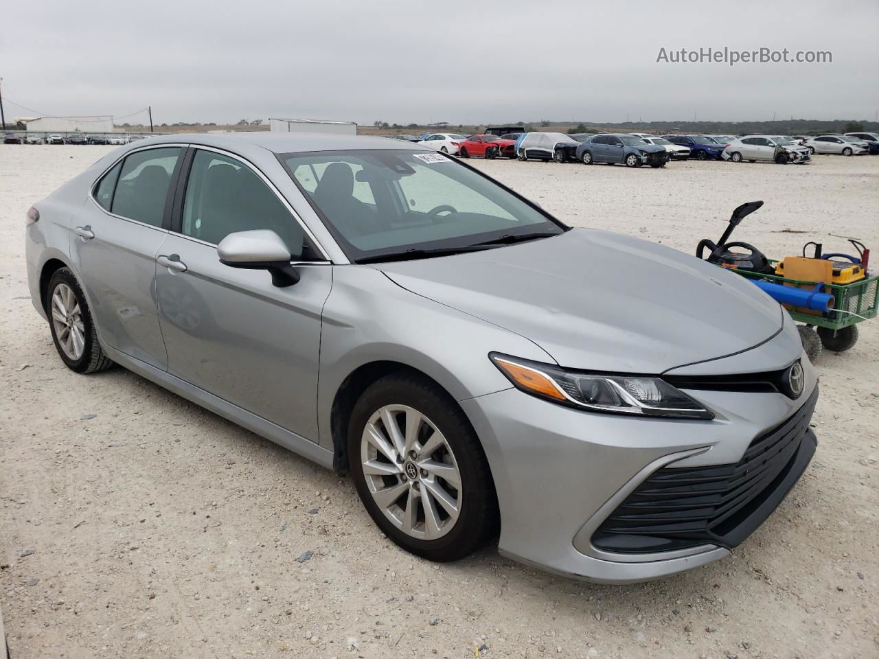 2021 Toyota Camry Le Серебряный vin: 4T1C11AK7MU440095