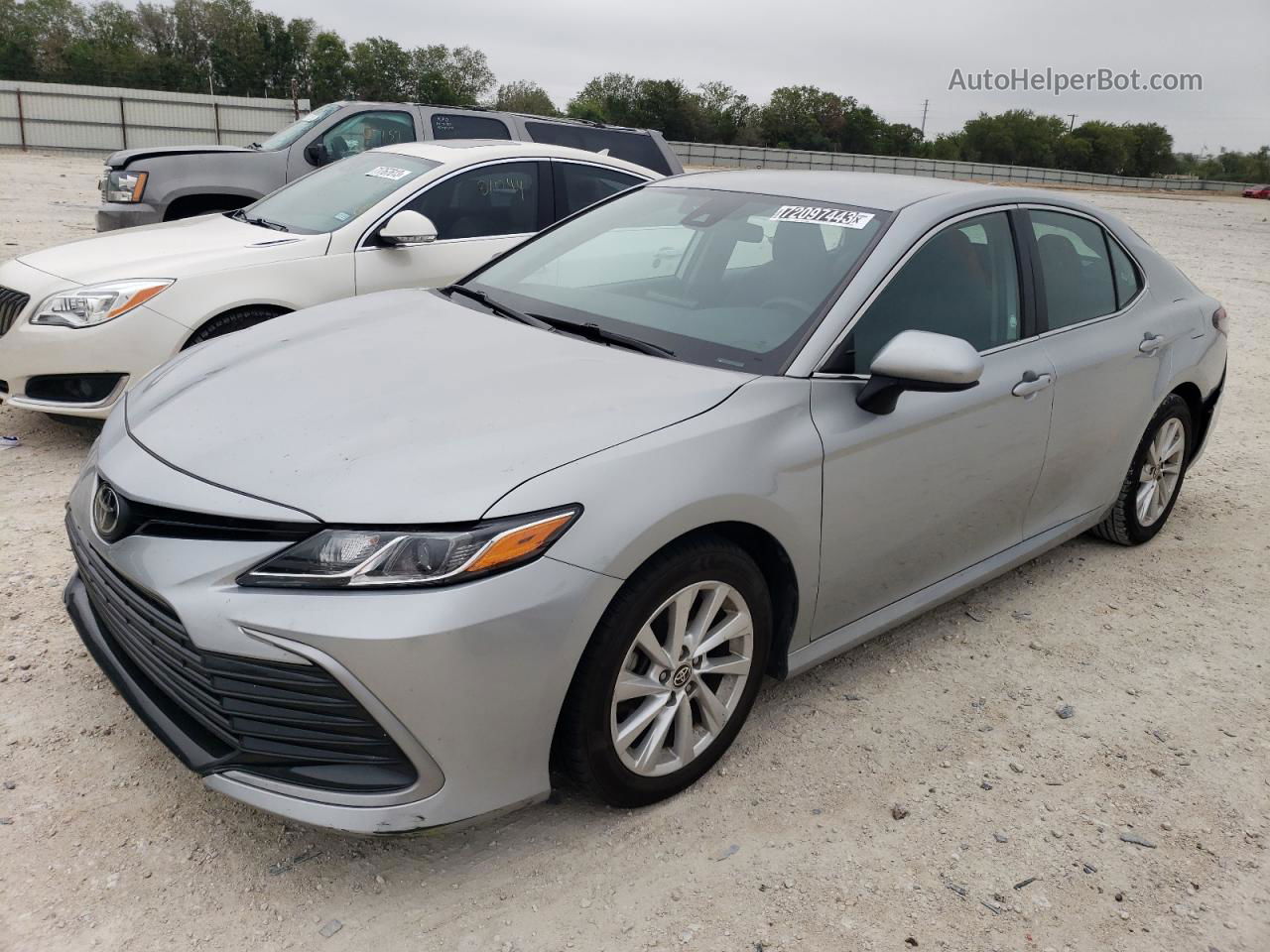 2021 Toyota Camry Le Серебряный vin: 4T1C11AK7MU440095