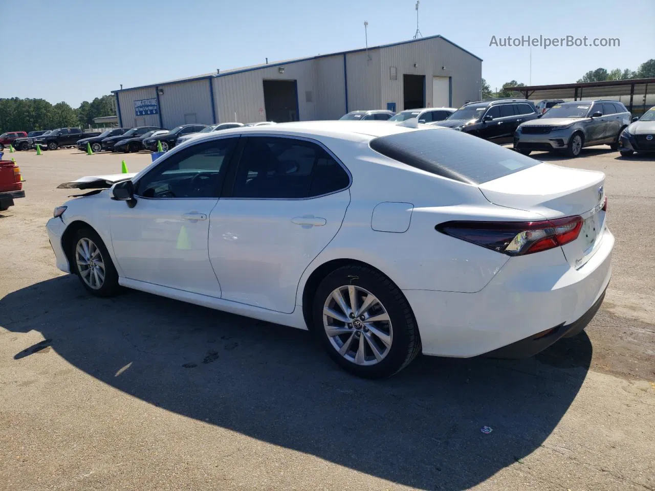 2021 Toyota Camry Le White vin: 4T1C11AK8MU565591