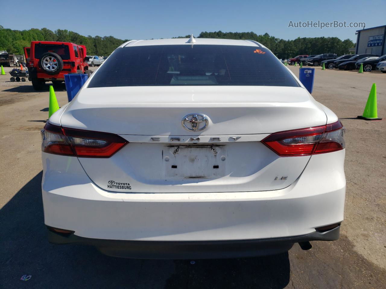 2021 Toyota Camry Le White vin: 4T1C11AK8MU565591