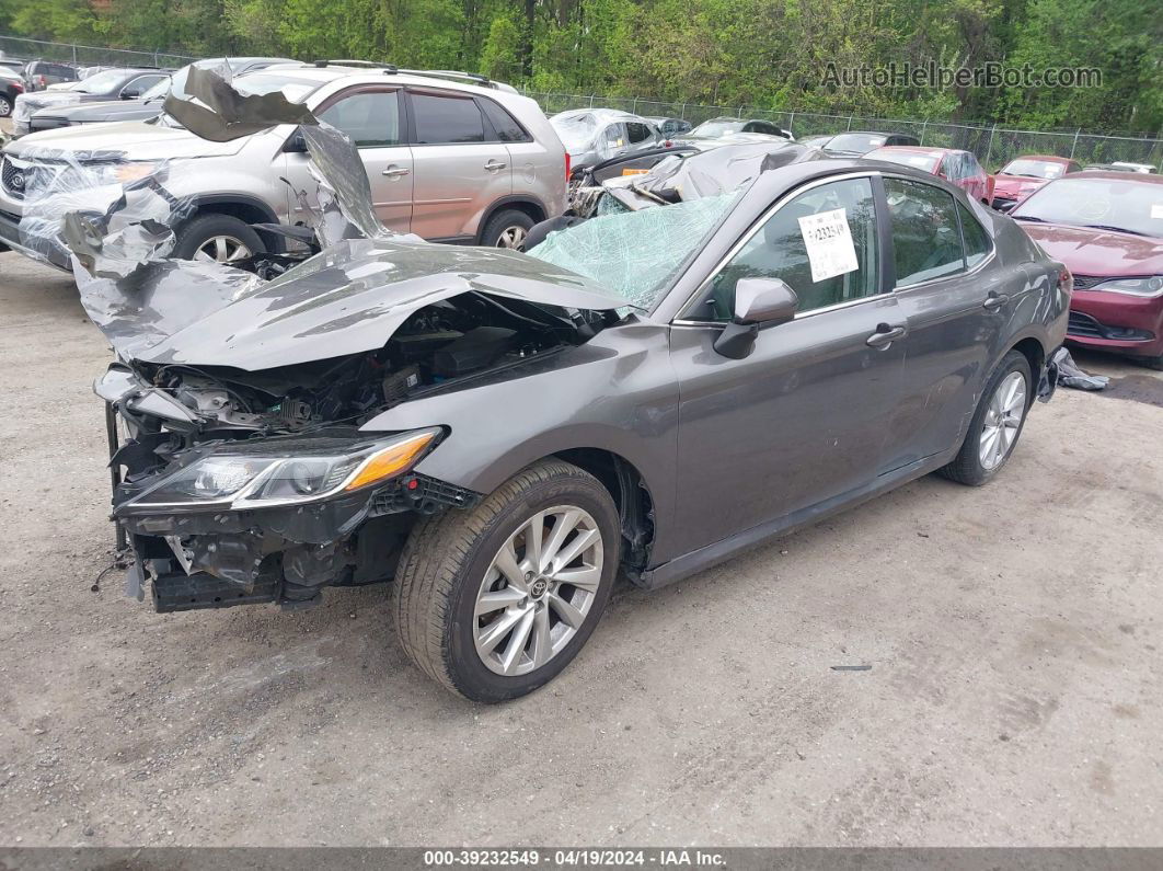 2021 Toyota Camry Le Silver vin: 4T1C11AK9MU562649