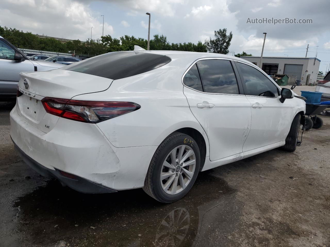 2021 Toyota Camry Le Белый vin: 4T1C11AK9MU590385