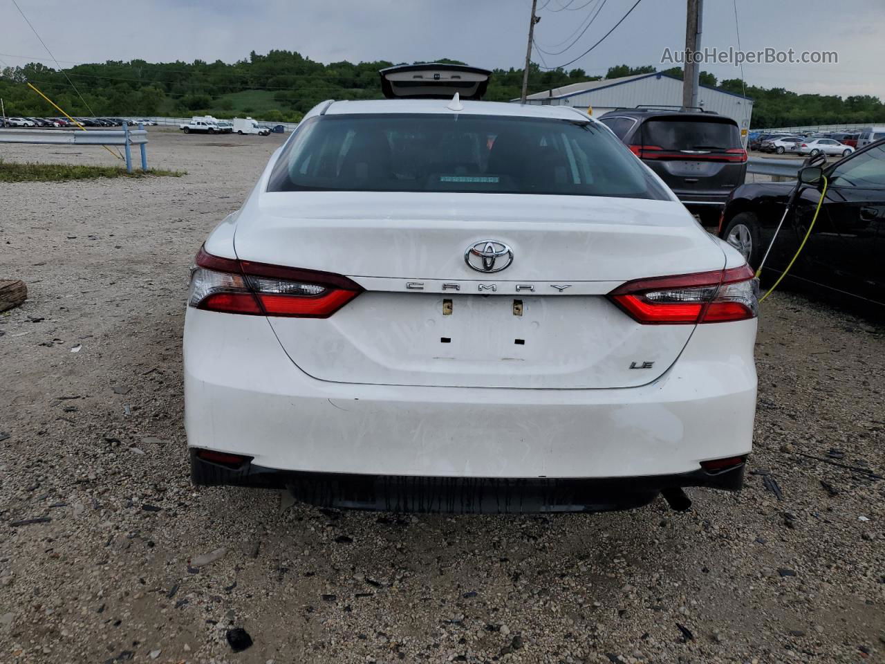 2021 Toyota Camry Le White vin: 4T1C11AKXMU455741