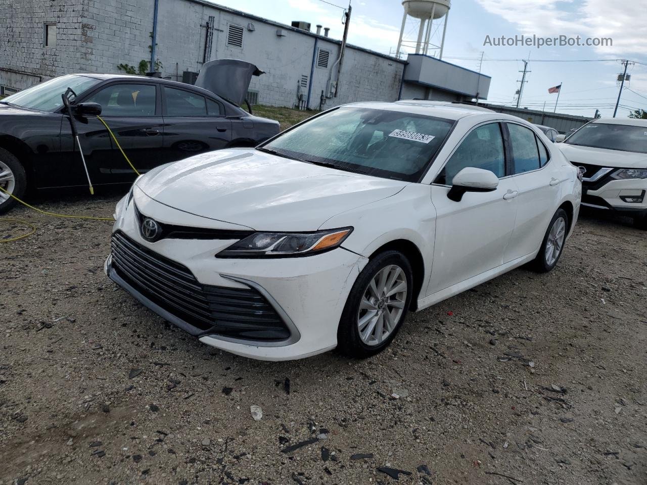 2021 Toyota Camry Le White vin: 4T1C11AKXMU455741
