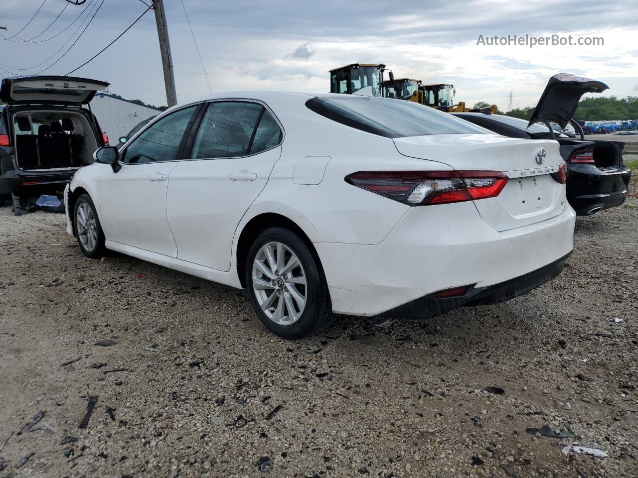2021 Toyota Camry Le White vin: 4T1C11AKXMU455741