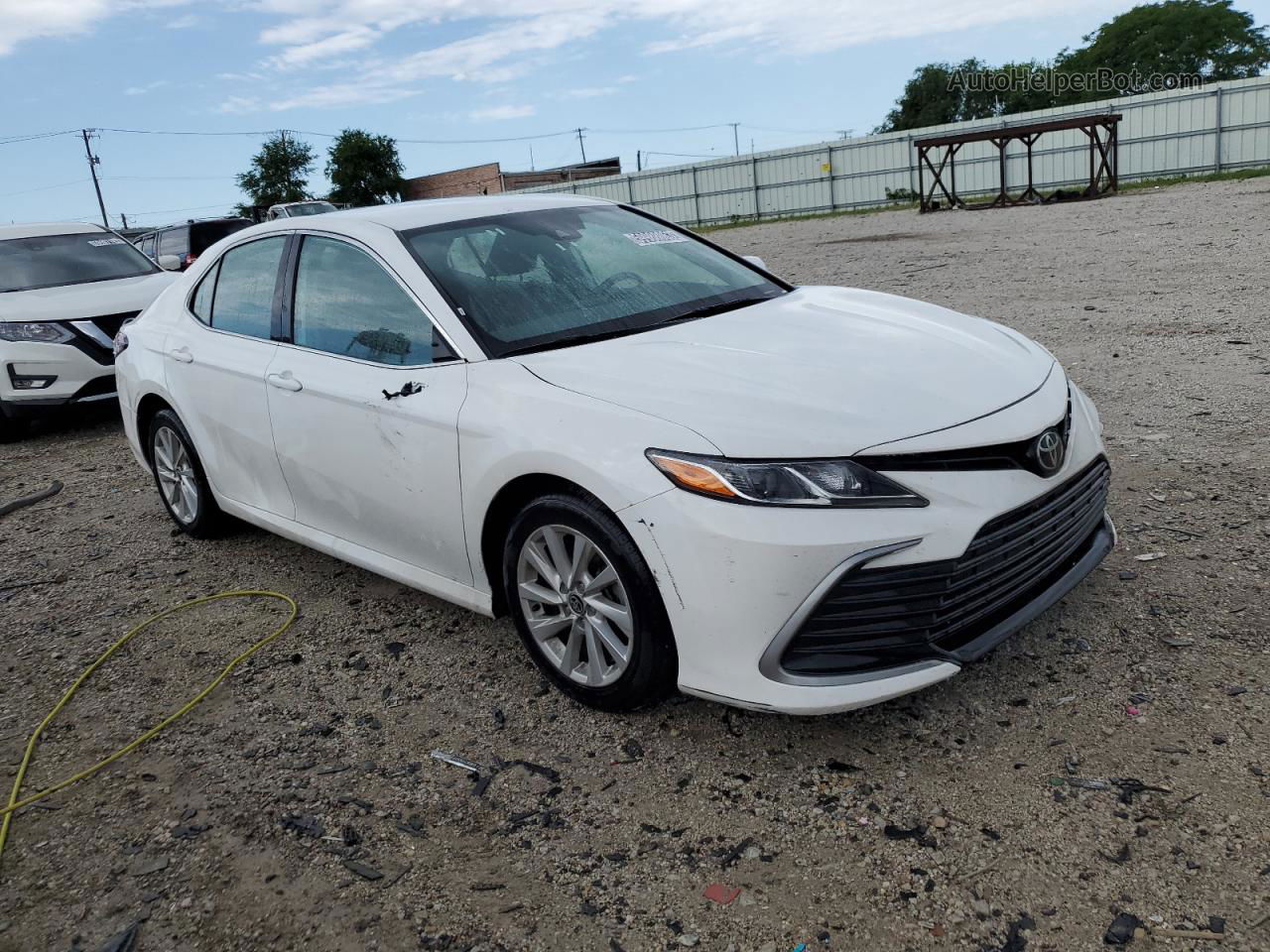 2021 Toyota Camry Le White vin: 4T1C11AKXMU455741