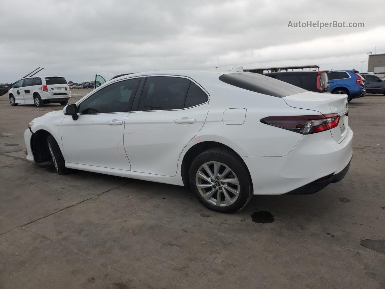 2021 Toyota Camry Le White vin: 4T1C11AKXMU458736