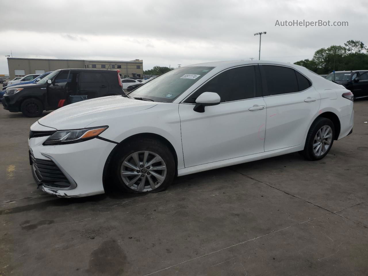 2021 Toyota Camry Le White vin: 4T1C11AKXMU458736