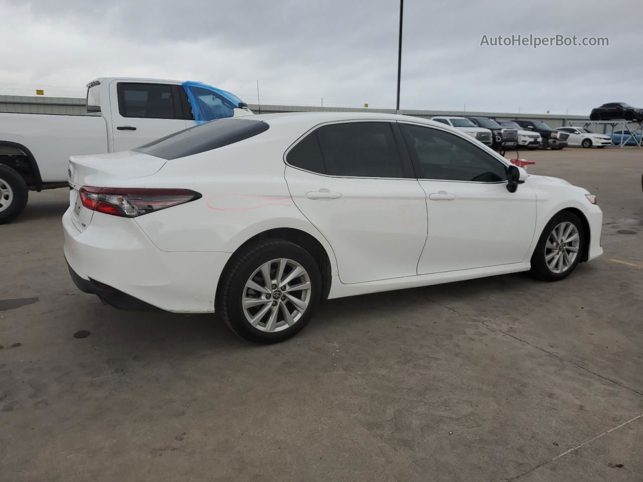 2021 Toyota Camry Le White vin: 4T1C11AKXMU458736