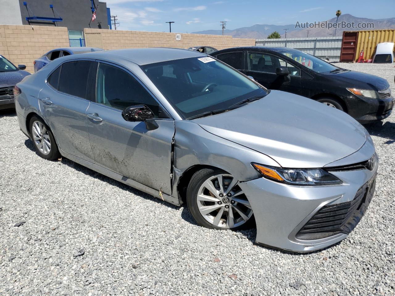 2021 Toyota Camry Le Silver vin: 4T1C11AKXMU571828