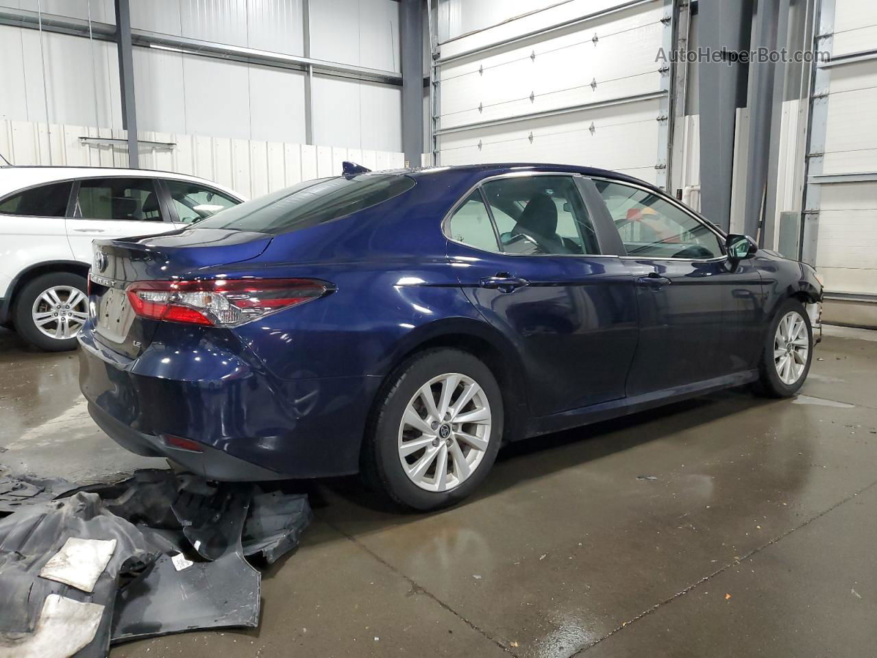 2021 Toyota Camry Le Blue vin: 4T1C11AKXMU610577