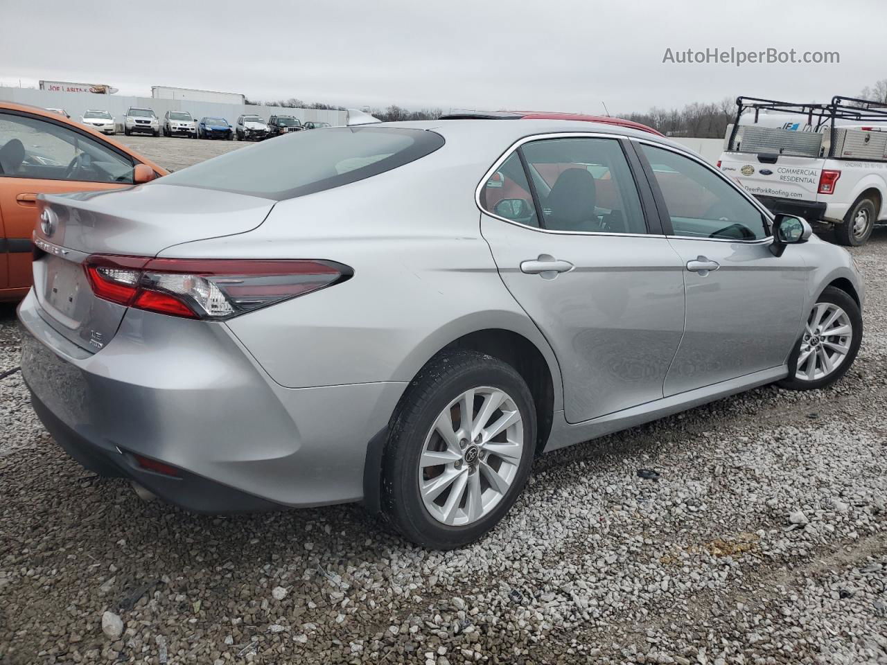 2021 Toyota Camry Le Silver vin: 4T1C11BK9MU040540