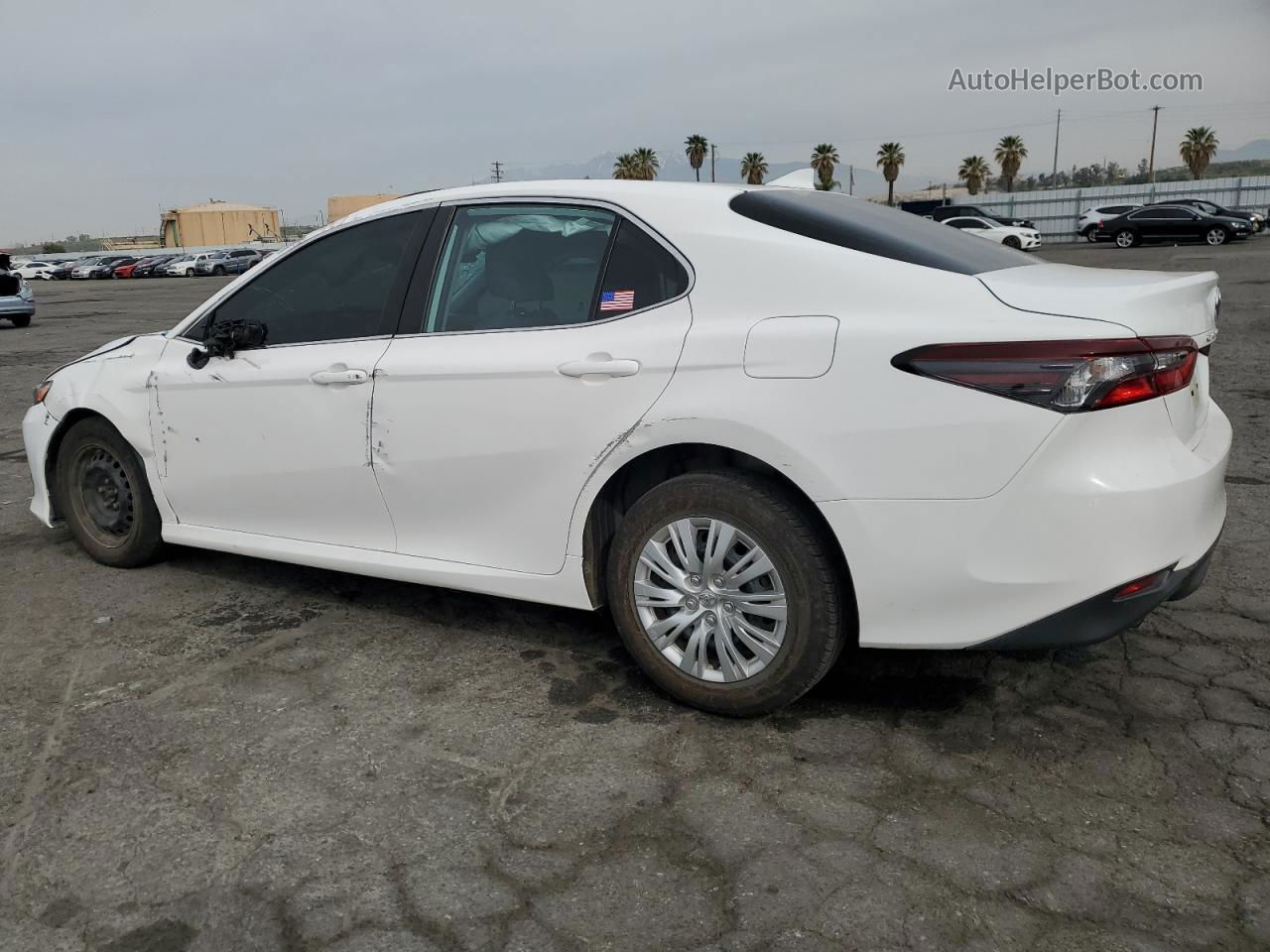 2021 Toyota Camry Le White vin: 4T1C31AK0MU027123