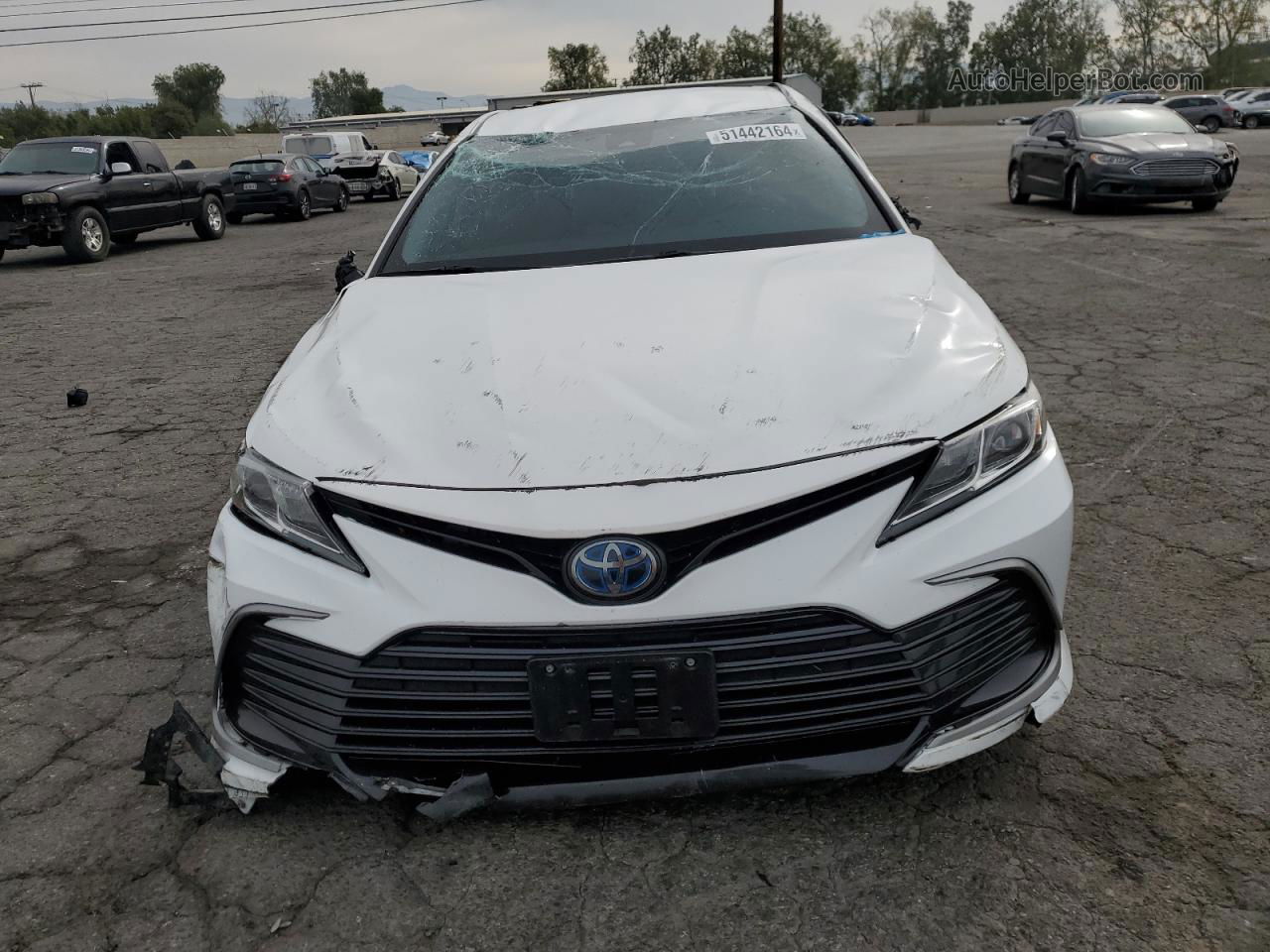 2021 Toyota Camry Le White vin: 4T1C31AK0MU027123