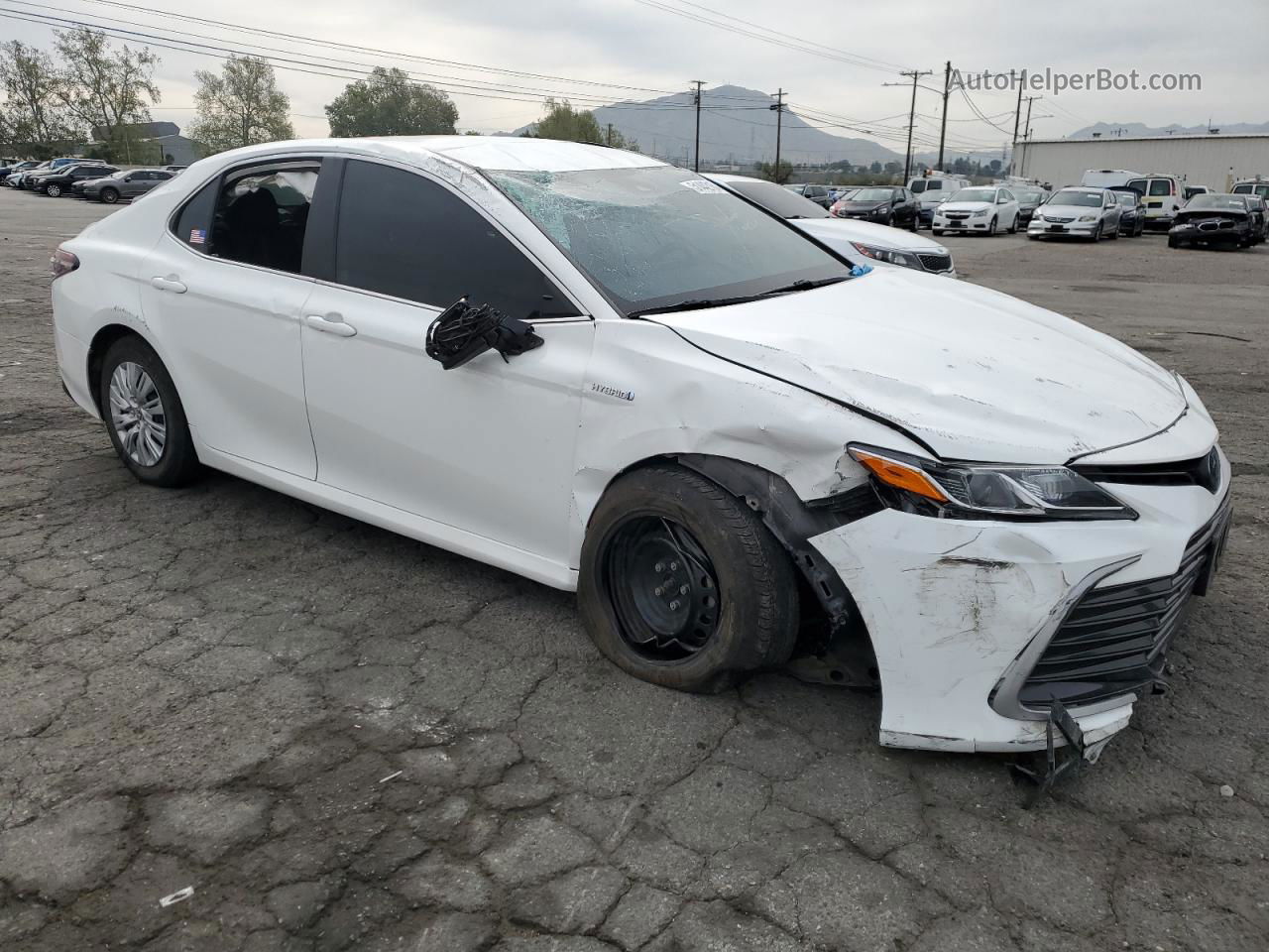 2021 Toyota Camry Le White vin: 4T1C31AK0MU027123