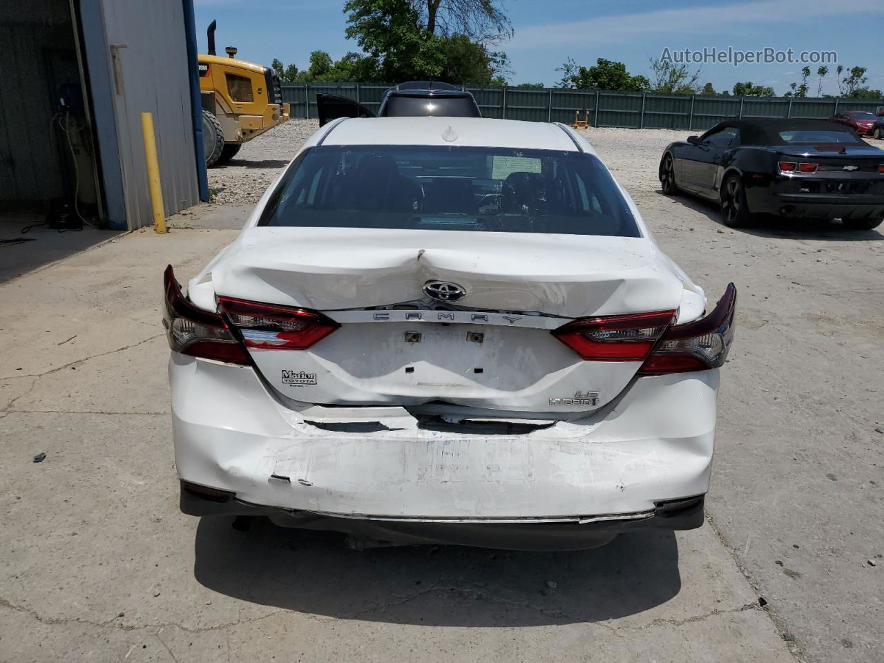 2021 Toyota Camry Le White vin: 4T1C31AK1MU566415