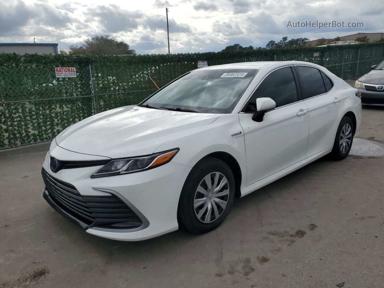 2021 Toyota Camry Le White vin: 4T1C31AK2MU567654