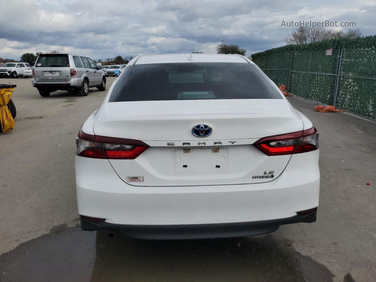 2021 Toyota Camry Le White vin: 4T1C31AK2MU567654