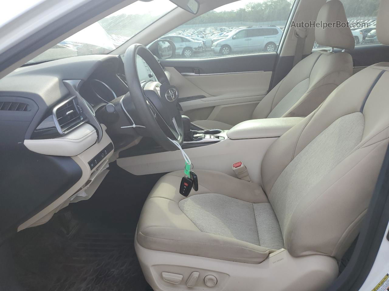 2021 Toyota Camry Le Белый vin: 4T1C31AK5MU031734