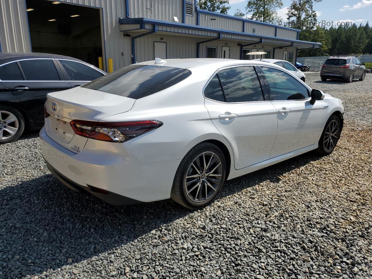 2021 Toyota Camry Xle Белый vin: 4T1F31AKXMU562022