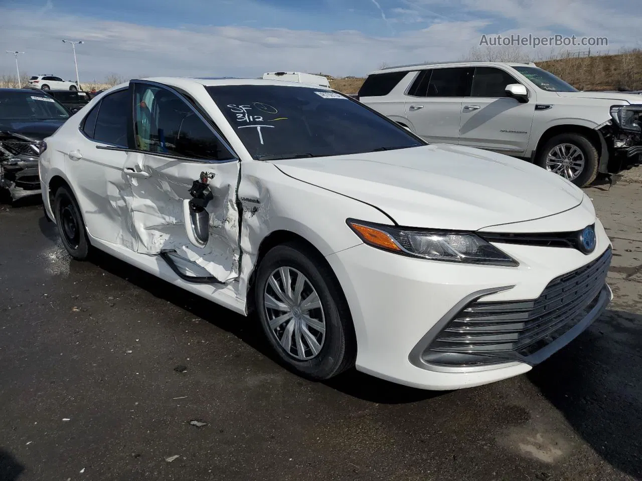 2021 Toyota Camry Le White vin: 4T1H31AK4MU565281