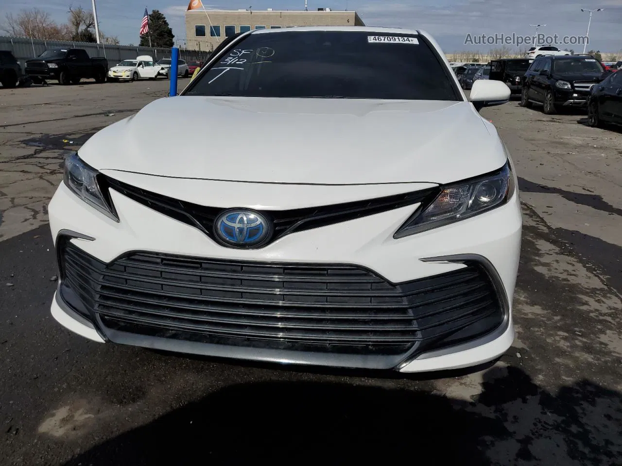 2021 Toyota Camry Le White vin: 4T1H31AK4MU565281