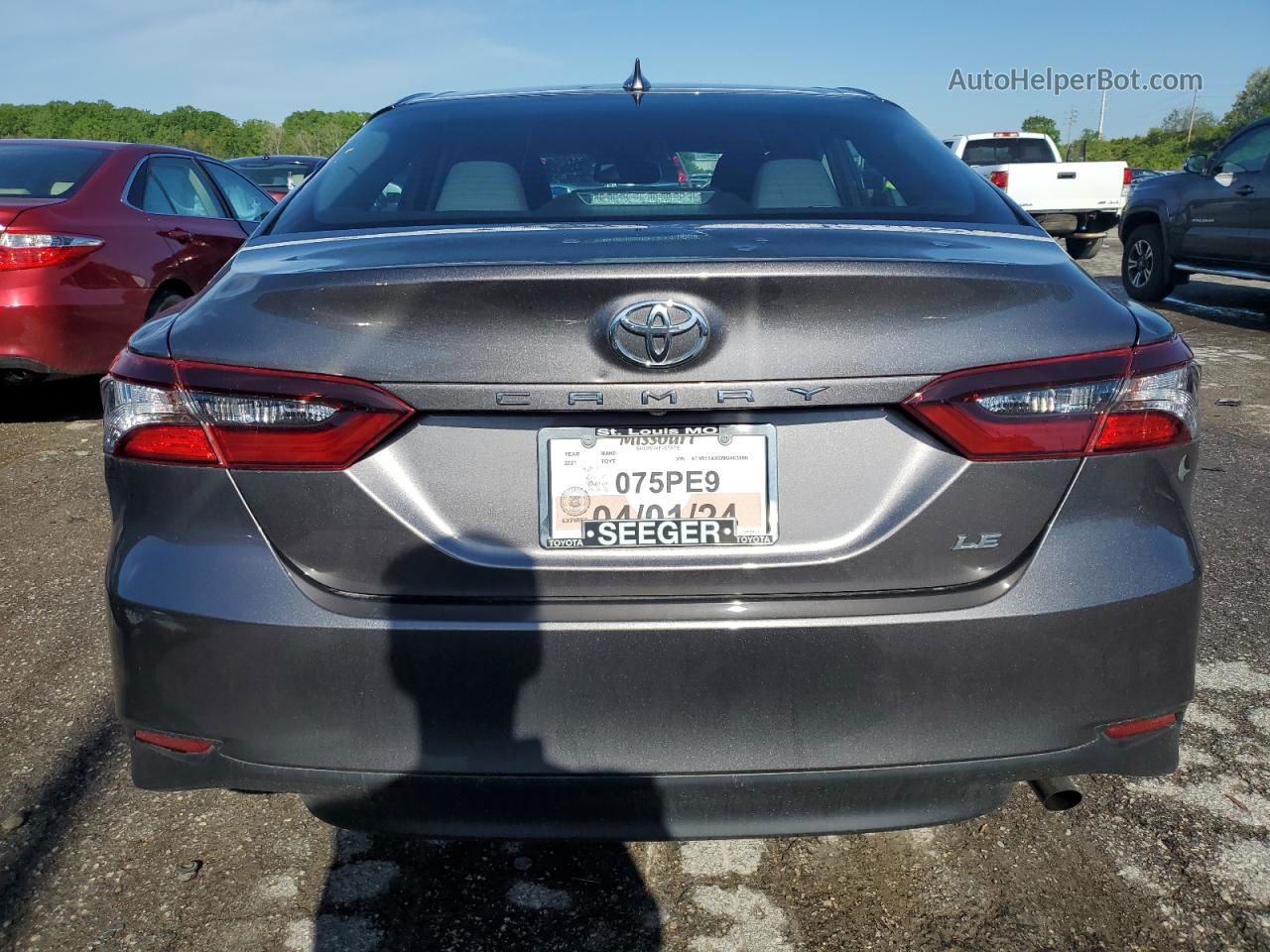 2021 Toyota Camry Le Gray vin: 4T1R11AK0MU463809