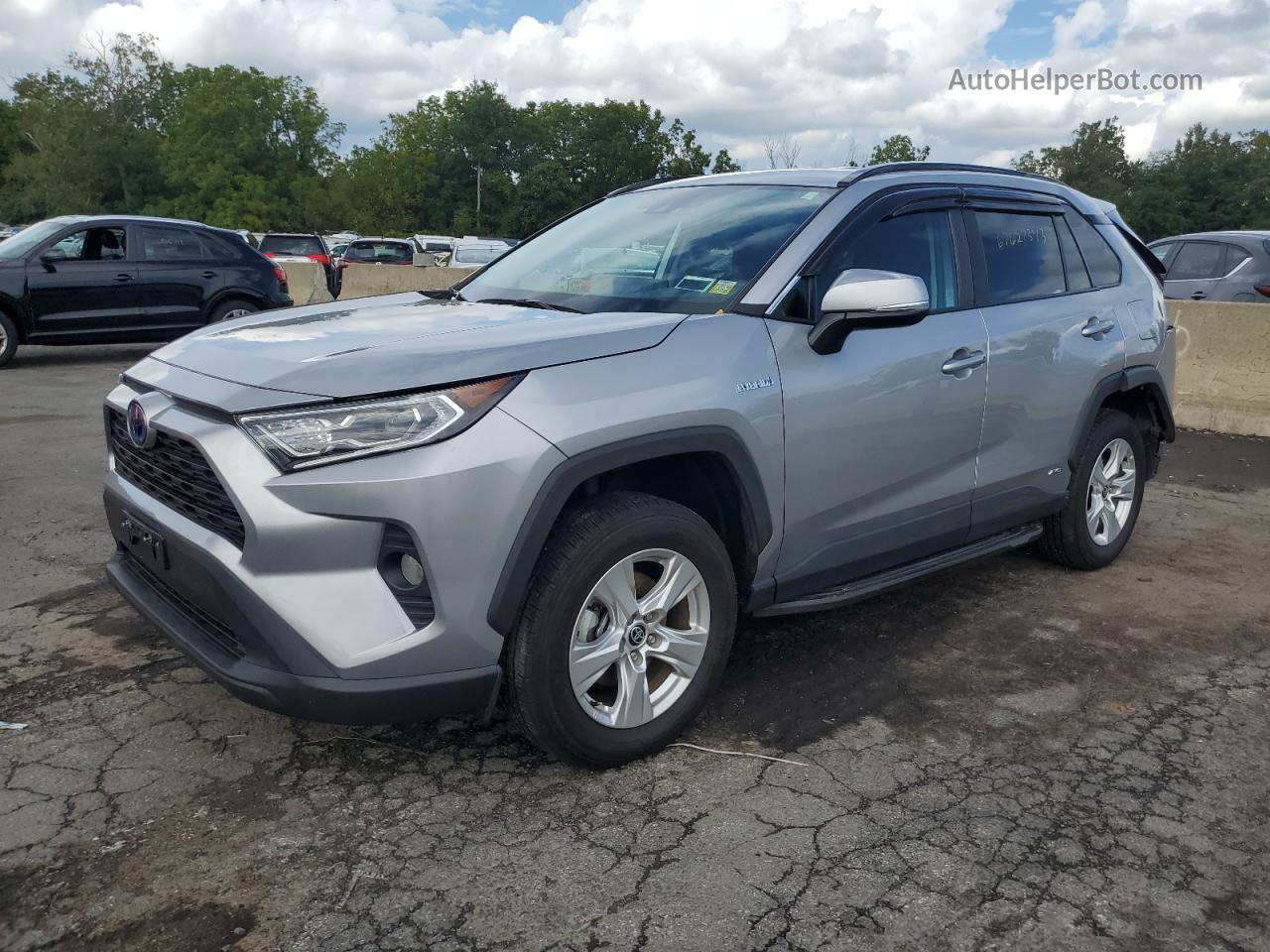 2021 Toyota Rav4 Xle Серебряный vin: 4T3RWRFVXMU042089